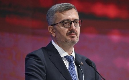 İletişim Başkanı Duran, Suriye Enformasyon Bakanı Mustafa ile telefonda görüştü