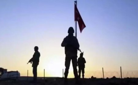 O bayrak göndere yeniden çekildi. Provokasyona izin verilmeyecek: 14 kişi gözaltında