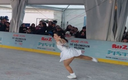 BUZ PATENİ SPORCULARI CUMHURİYET MEYDANI’NDA GÖSTERİ YAPTI