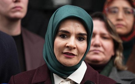 Bakan Göktaş'tan İBB'nin kreşinde darp ve istismara uğradığı iddia edilen çocuğun ailesine ziyaret