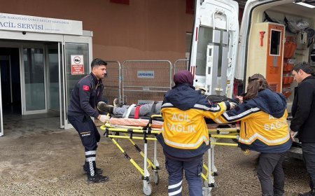 Devrilen kamyonun sürücüsü yaralandı