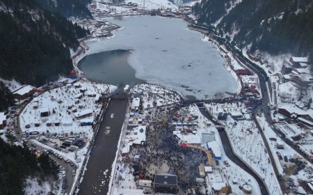 Uzungöl çevresinde binlerce kişilik horonla rekor kırıldı