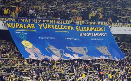 Fenerbahçe tribünlerinden ‘Şampiyonluk’ mesajı!