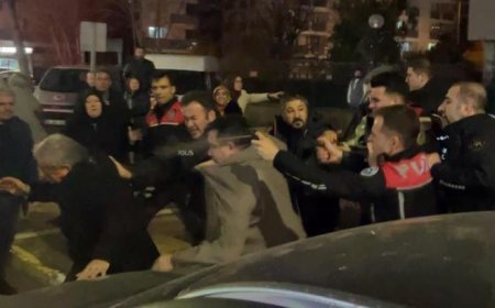 Cinayet davasında adliye önü karıştı! Çok sayıda yaralı var