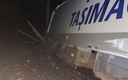 Balıkesir'de toprak kayması! Zemindeki hareketlilik nedeniyle yolcu treni raydan çıktı