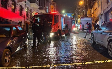 Beyoğlu'nda 4 katlı otelde yangın