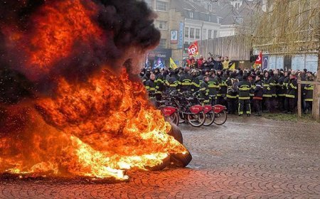 Fransa'da protestocu itfaiyeciler ile polis arasında arbede çıktı!