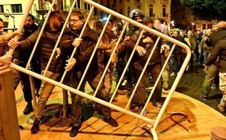 Lübnan'da emekli askerler, Meclis binasına girmeye çalıştı