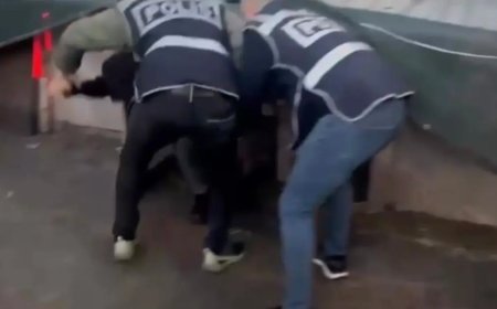 Tavuk kümesine saklandı, öksürünce yakalandı