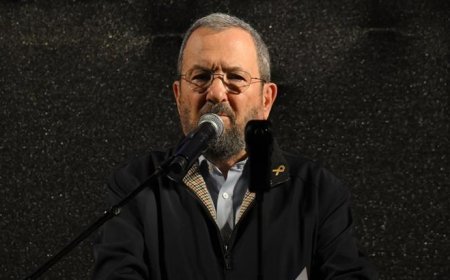 Eski İsrail Başbakanı Barak, Epstein'ın dairesinde konaklamış