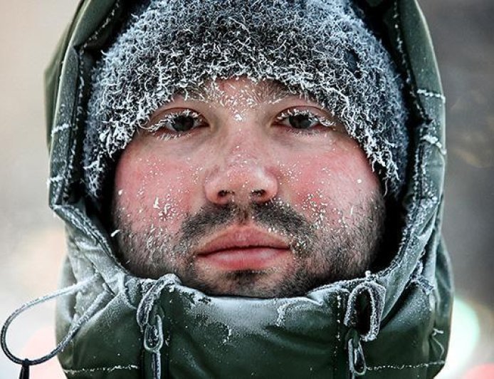 Sanki buzul çağı! Soğuk rekoru kırıldı, kat kat giyinerek sokağa çıkıyorlar