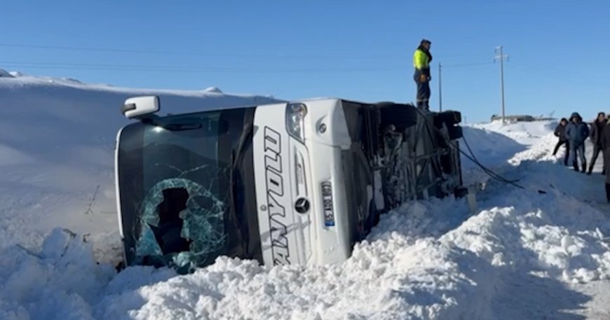 Diyarbakır'da yolcu otobüsü devrildi. Yaralılar var
