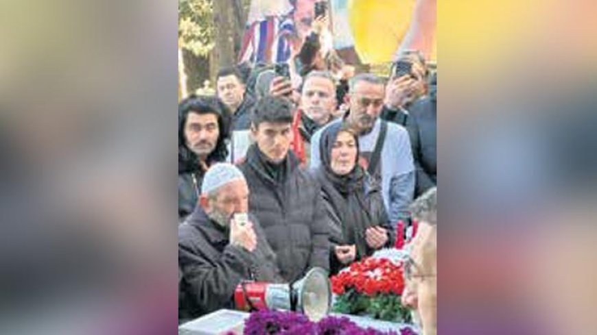 Mezarı başında anıldı