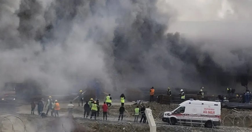 Esenyurt'ta işçi konteynerleri alev alev yanıyor