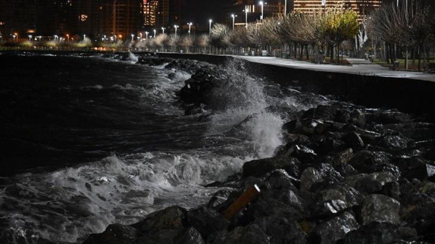 İstanbul'da şiddetli lodos! Dev dalgalar oluştu