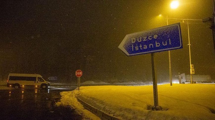 Bolu Dağı'nda yoğun kar! Ekipler sürücüleri uyarıyor