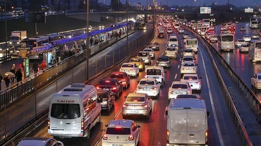 İstanbul trafiğinde yoğunluk yüzde 85'e çıktı! İşte bölge bölge son durum