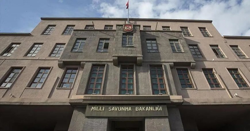 Bayrak indirme provokasyonu. MSB: Failler tespit edildi, gereği yapılmaktadır