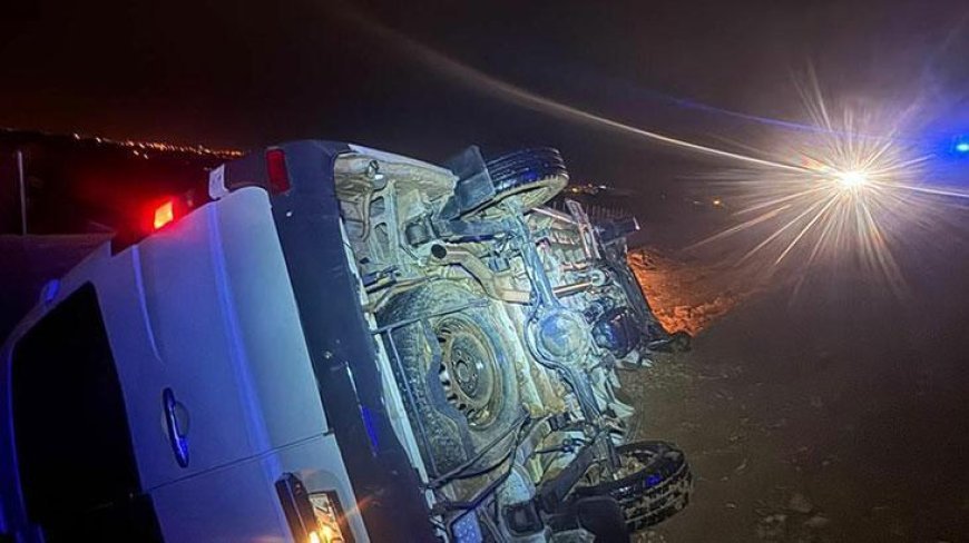 Servis minibüsü uçuruma yuvarlandı! Çok sayıda yaralı var