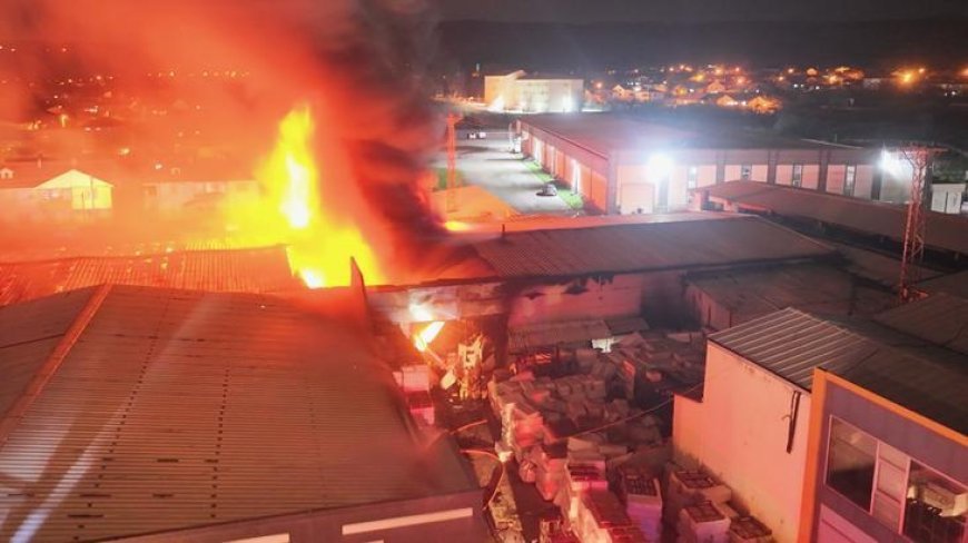 Düzce'de dev strafor fabrikası alevlere teslim: 3 işçi son anda kurtuldu