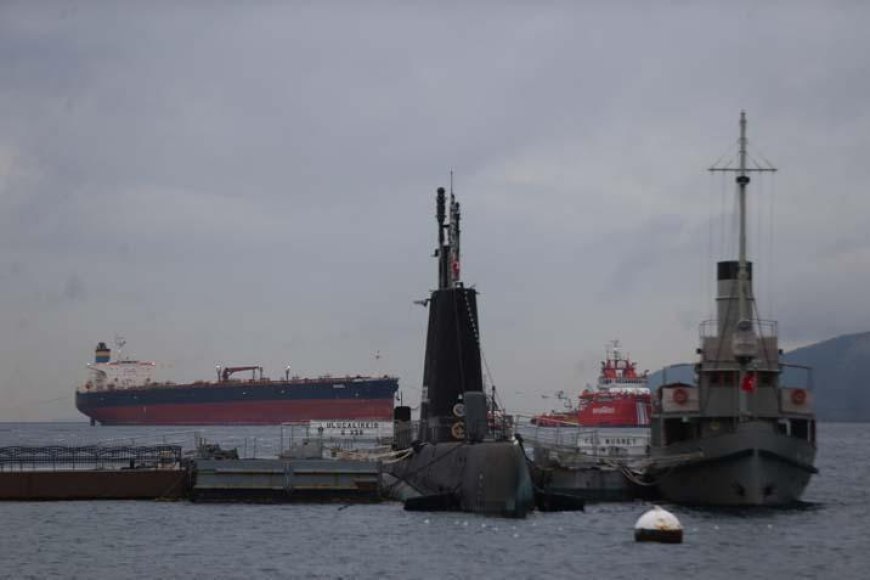 Günlerce karaya oturmuştu! Dev ham petrol tankeri, Yalova’ya çekiliyor