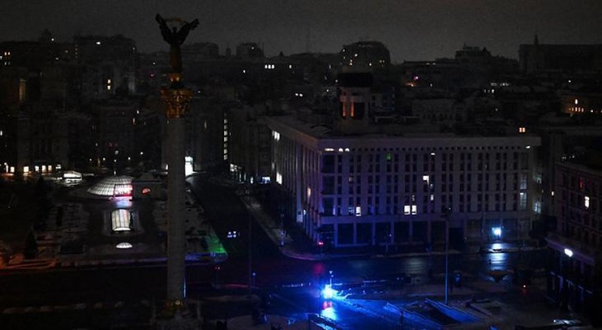 Ukrayna'nın kalbi karanlığa gömüldü! Halk, metro istasyonlarına sığındı