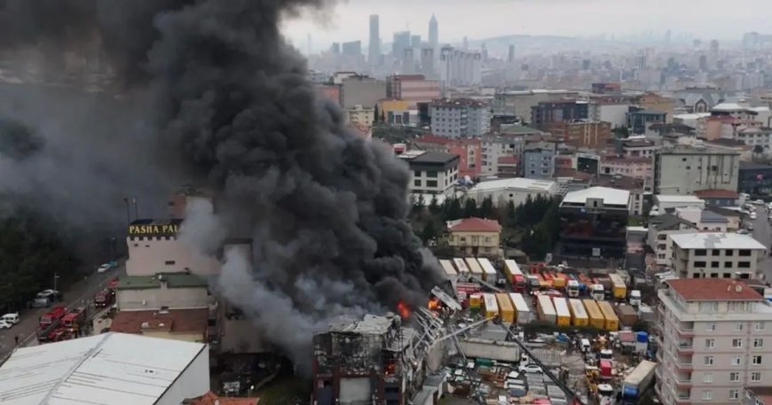 Ataşehir'de büyük yangın. Alevler binayı sardı