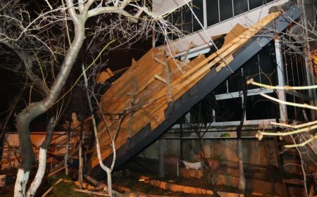 Tekirdağ'da fırtına; çatılar uçtu, ağaçlar devrildi