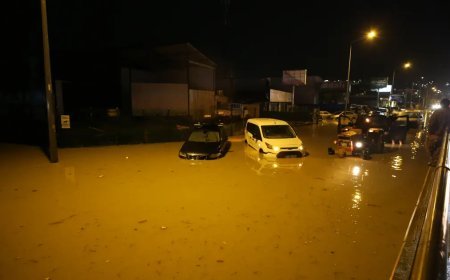 Aydın'da fırtına, sel, dolu. Deniz suyu bulvarla birleşti