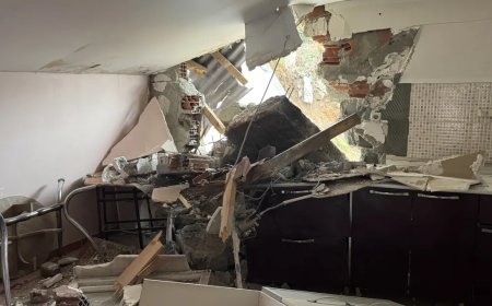 Kocaeli'de yıkılan istinat duvarı eve zarar verdi. 2 bina tedbiren boşaltıldı