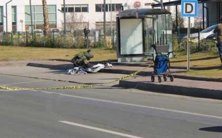 AVM önündeki durakta bomba paniği