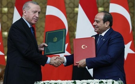 Son dakika... Cumhurbaşkanı Erdoğan Mısır'da: İran'a dış müdahale bölge için risk