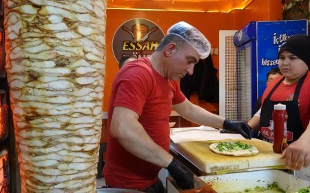 Görenler hayrete düşüyor. Burada tavuk dönerin fiyatı 30 lira