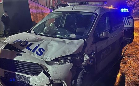 Sultanbeyli'de polis aracının karıştığı kazada ikisi polis, 3 kişi yaralandı