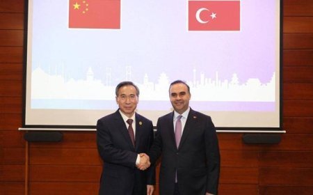 Bakan Kacır, Çin Uluslararası Ticareti Geliştirme Konseyi Başkanı Ren Hongbin ile bir araya geldi