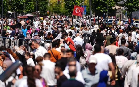 Türkiye'nin en kalabalık ilçesi oldu, nüfusu bir milyonu geçti. Dünya ülkelerini bile geride bıraktı