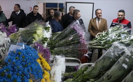 Çiçek mezatında Sevgililer Günü yoğunluğu