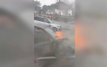 Seyir halindeyken yanan otomobil kullanılamaz hale geldi