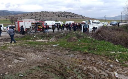 Tokat’ta öğrencileri taşıyan minibüsle otomobil çarpıştı: 6 öğrenci yaralı