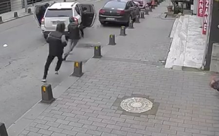 Eyüpsultan'da soyguncular kuyumcuyu vurdu. O anlar kamerada