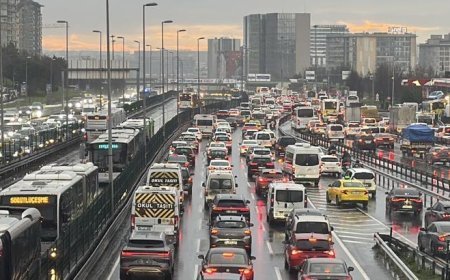 İstanbul’da 'kırmızı alarm': Trafik yoğunluğu yüzde 90’a ulaştı