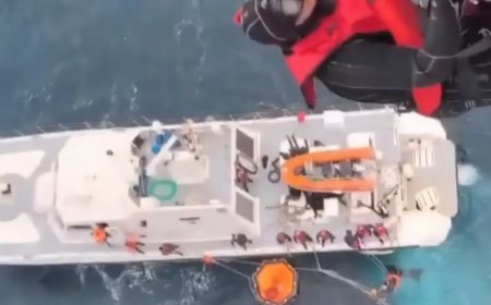 Denizde mahsur kalan göçmenler helikopterle kurtarıldı