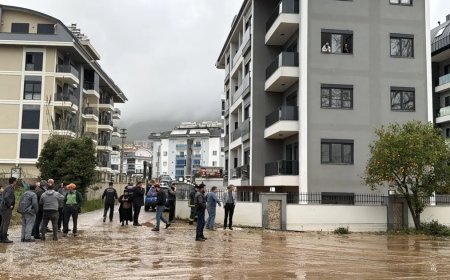 Akdeniz'de fırtına: 13 ilçede eğitime ara verildi