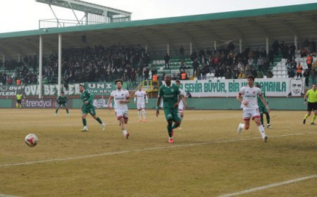 Iğdır FK ile Ümraniyespor 2 gollü maçta yenişemedi!