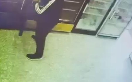 Marketten içki hırsızlığı kamerada