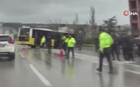 İstanbul'da İETT yoldan çıkarak bariyerlere çarptı. Yaralılar var