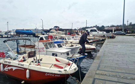 Tekirdağ'da fırtına; eğitim uçuşları iptal edildi, balıkçılar denize açılamadı