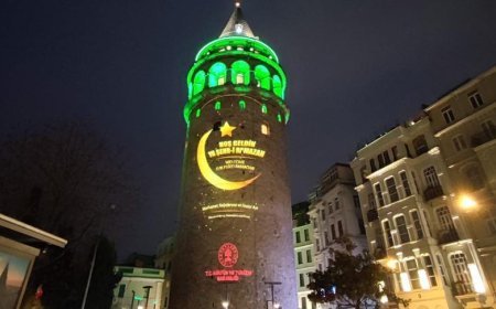 Galata Kulesi'nde ramazan ışığı