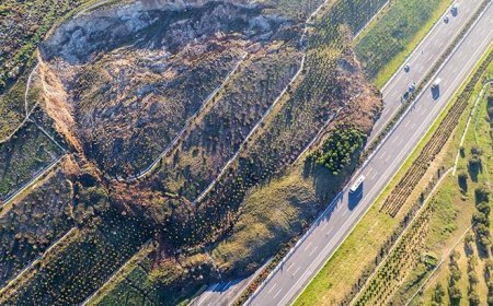 İstanbul-İzmir Otoyolu’nda heyelan! 3 şerit trafiğe kapandı