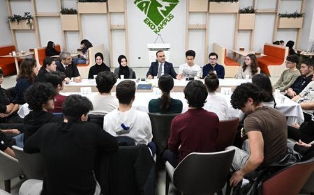 Bakan Kacır, ilk iftarını TÜBİTAK Fen Lisesi öğrencileriyle yaptı
